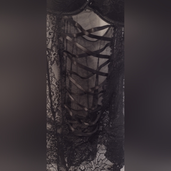 Black lace bustier - Picture 7 of 11